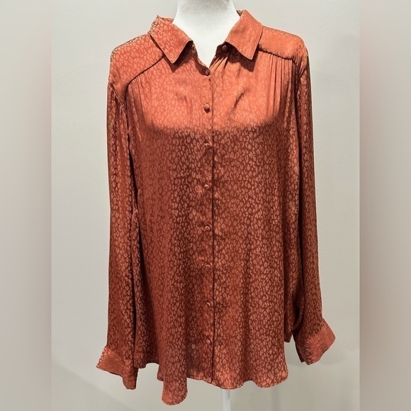 Torrid Women’s Long Sleeve Leopard Print Button Down Satin Shirt Size 3 - Picture 1 of 6